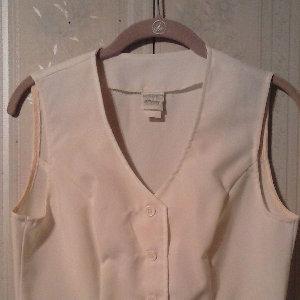 *JCPENNEY WOMENS WHITE V NECK TAILORED VEST